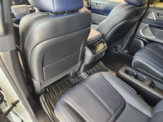 Thumbnail: 2026 INFINITI QX80 - 12