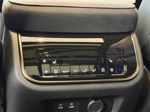 Thumbnail: 2026 INFINITI QX80 - 22