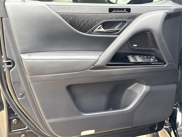 Thumbnail: 2024 Lexus ES - 19