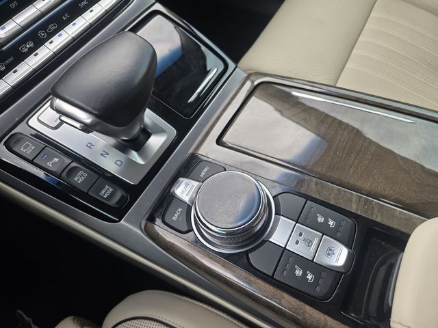 Thumbnail: 2017 Genesis G90 - 15