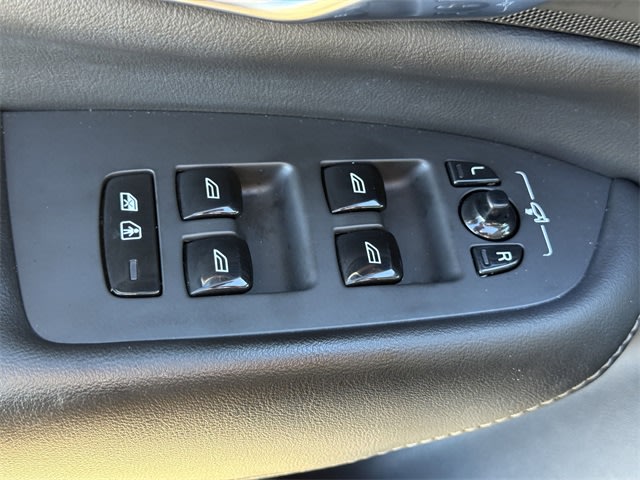 Thumbnail: 2022 Volvo XC90 - 19