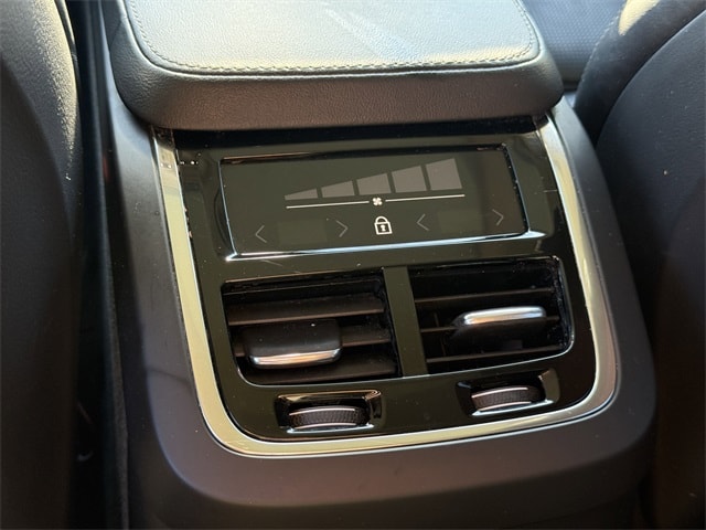 Thumbnail: 2022 Volvo XC90 - 21