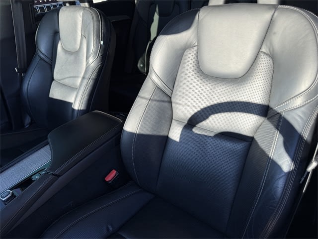 Thumbnail: 2022 Volvo XC90 - 10