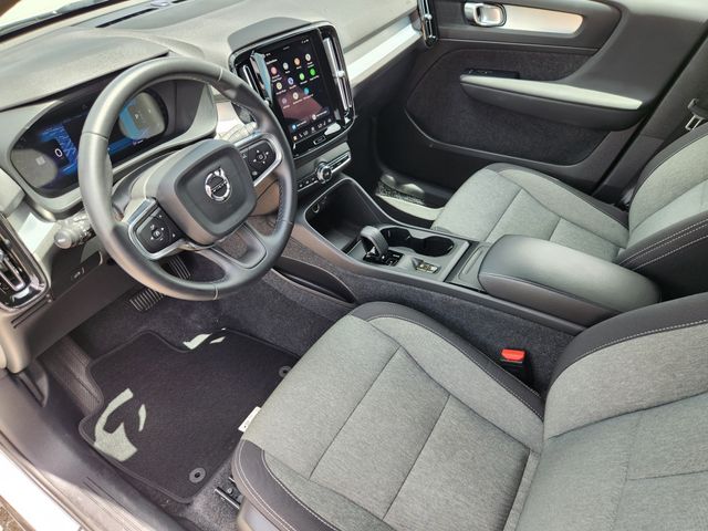 Thumbnail: 2025 Volvo XC40 - 9