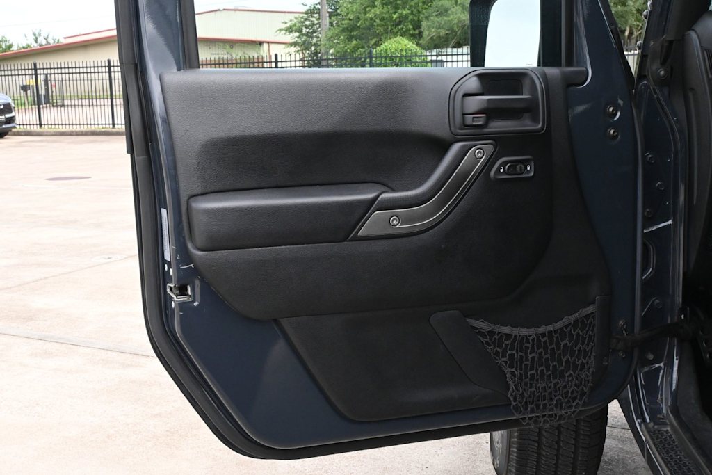 Thumbnail: 2016 Jeep Wrangler - 24