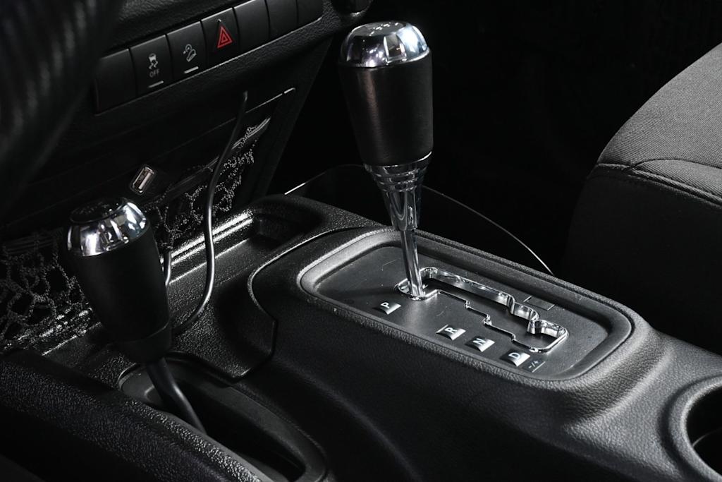 Thumbnail: 2016 Jeep Wrangler - 13