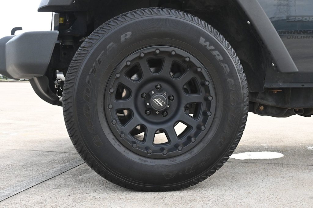 Thumbnail: 2016 Jeep Wrangler - 5