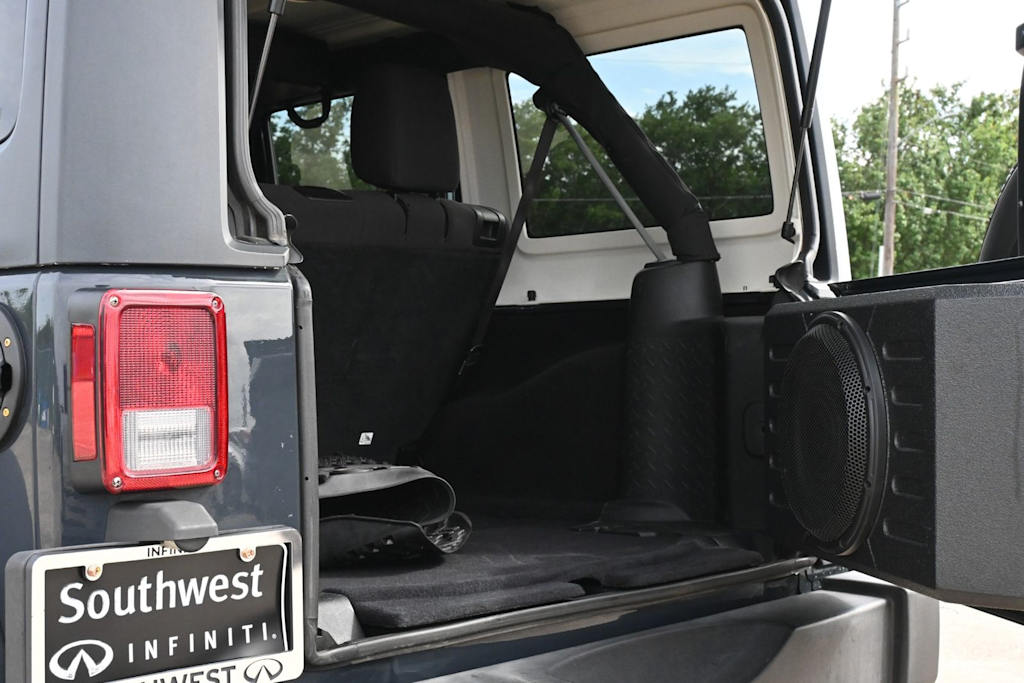 Thumbnail: 2016 Jeep Wrangler - 8