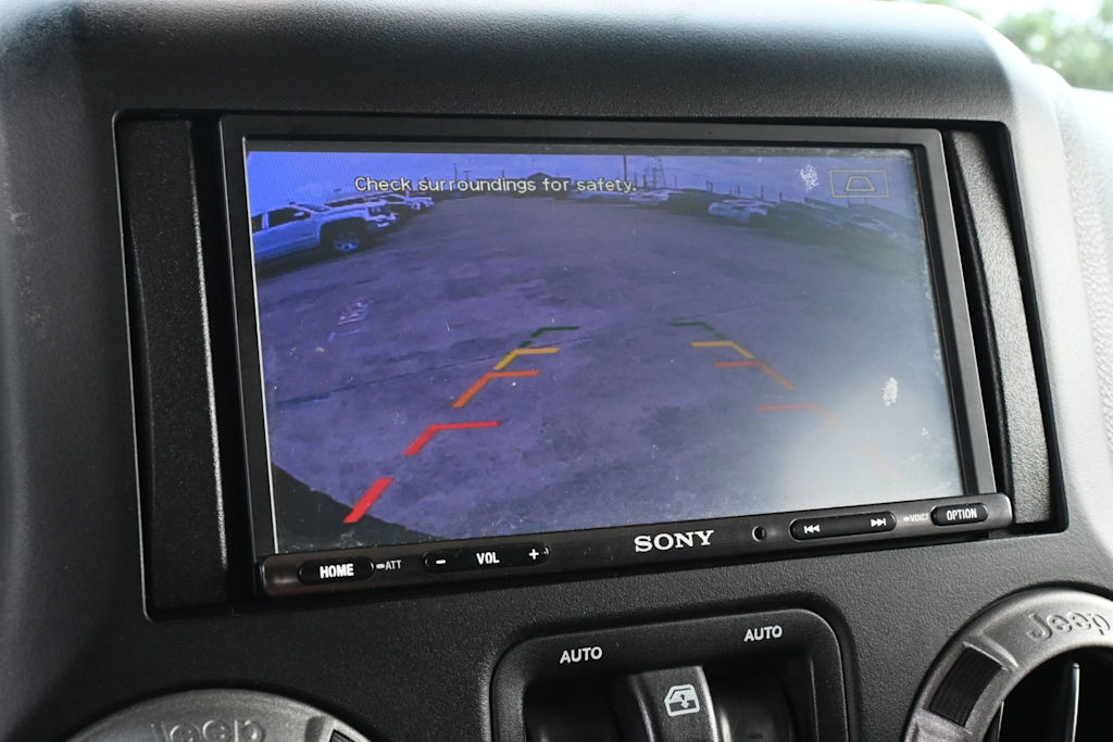 Thumbnail: 2016 Jeep Wrangler - 23