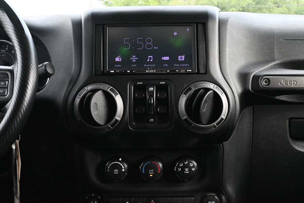 Thumbnail: 2016 Jeep Wrangler - 12