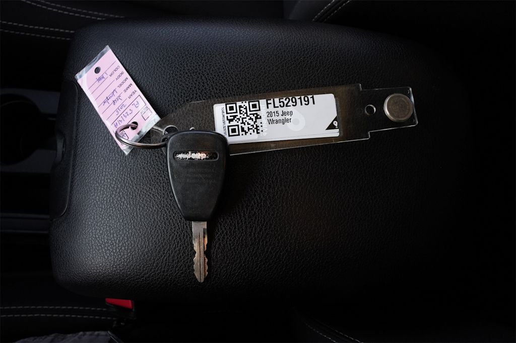 Thumbnail: 2015 Jeep Wrangler - 18