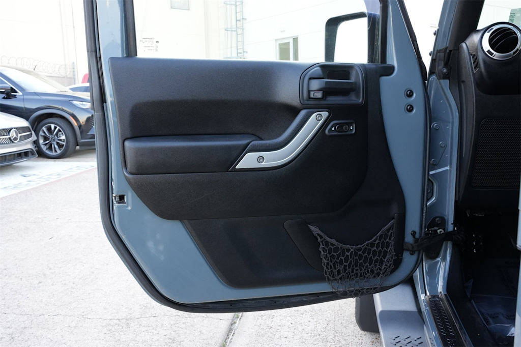 Thumbnail: 2015 Jeep Wrangler - 25