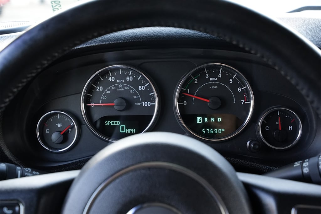 Thumbnail: 2015 Jeep Wrangler - 16