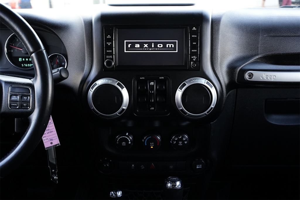 Thumbnail: 2015 Jeep Wrangler - 14