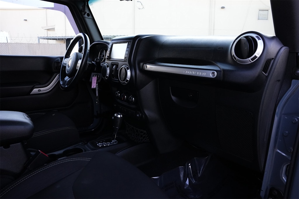 Thumbnail: 2015 Jeep Wrangler - 13