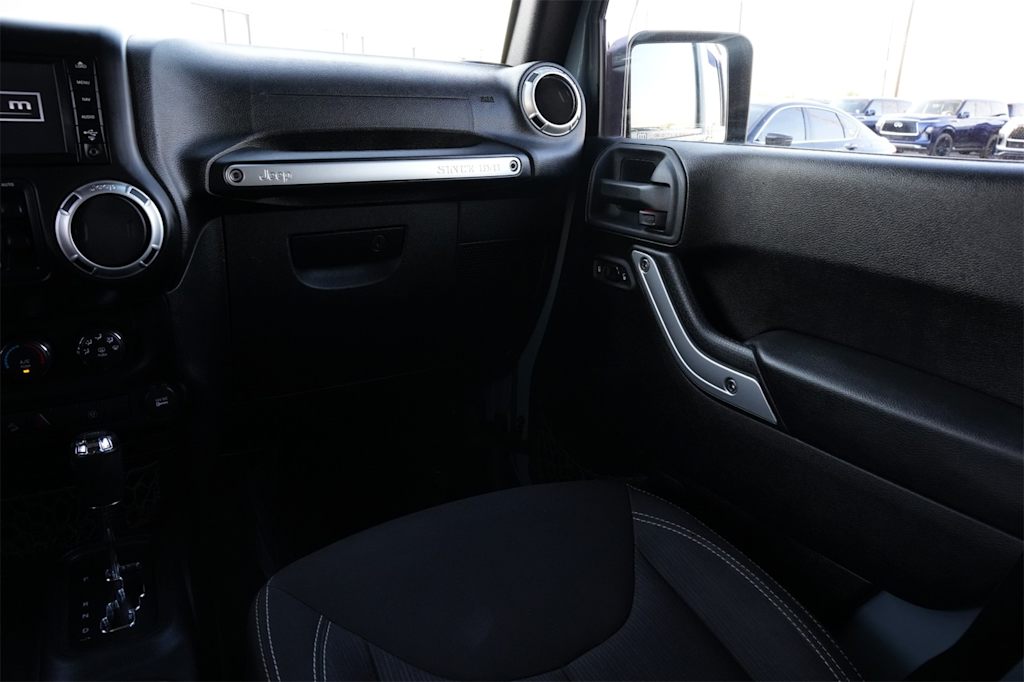 Thumbnail: 2015 Jeep Wrangler - 22