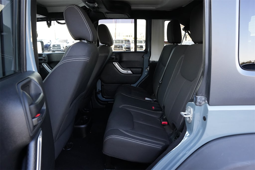 Thumbnail: 2015 Jeep Wrangler - 11