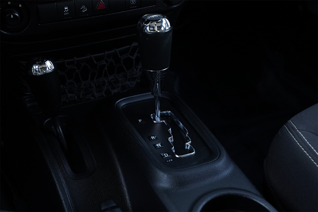 Thumbnail: 2015 Jeep Wrangler - 15