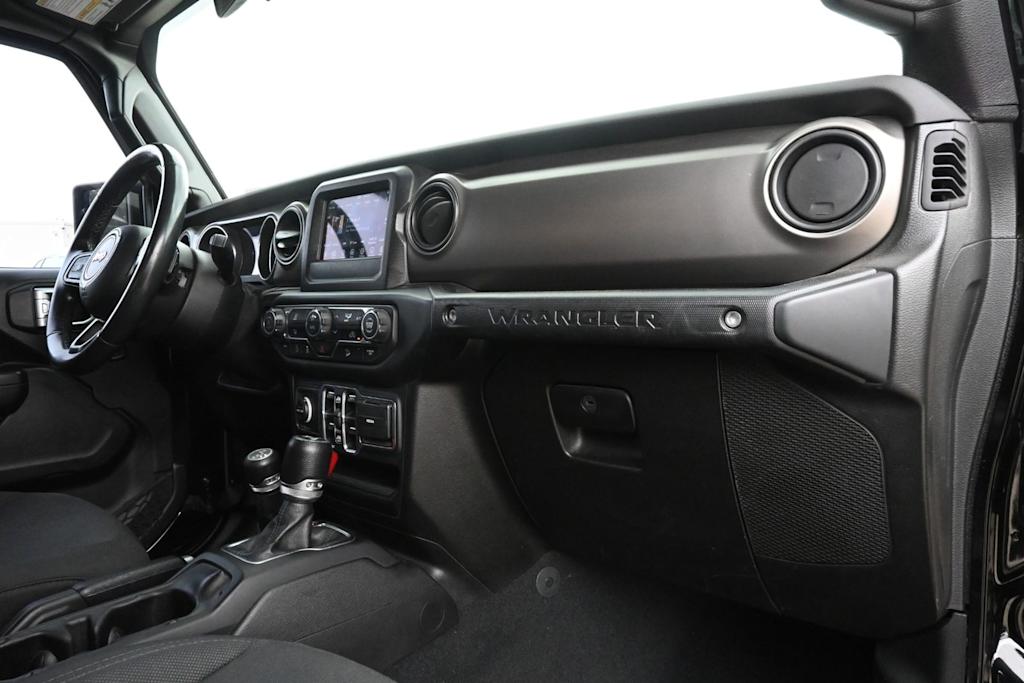 Thumbnail: 2019 Jeep Wrangler - 13