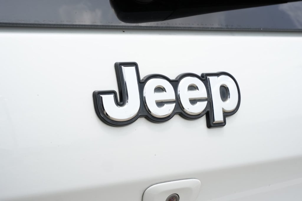 Thumbnail: 2017 Jeep Cherokee - 7
