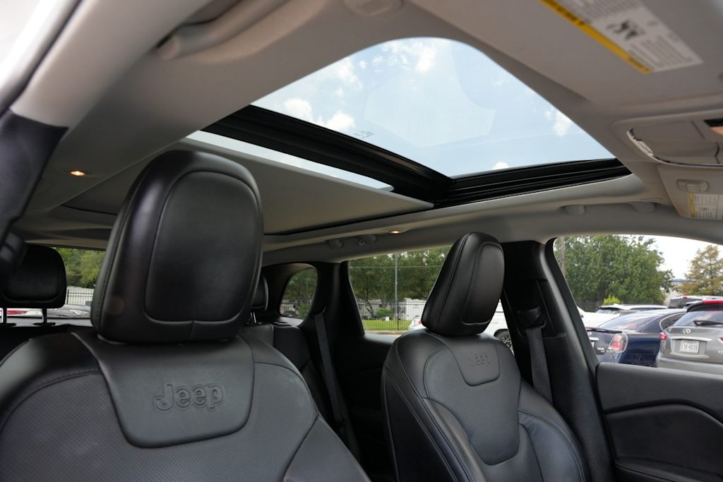 Thumbnail: 2022 Jeep Cherokee - 24