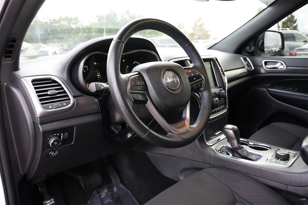 Thumbnail: 2018 Jeep Grand Cherokee - 13