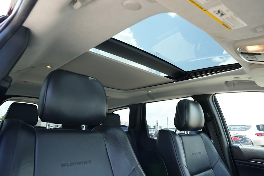 Thumbnail: 2017 Jeep Grand Cherokee - 25