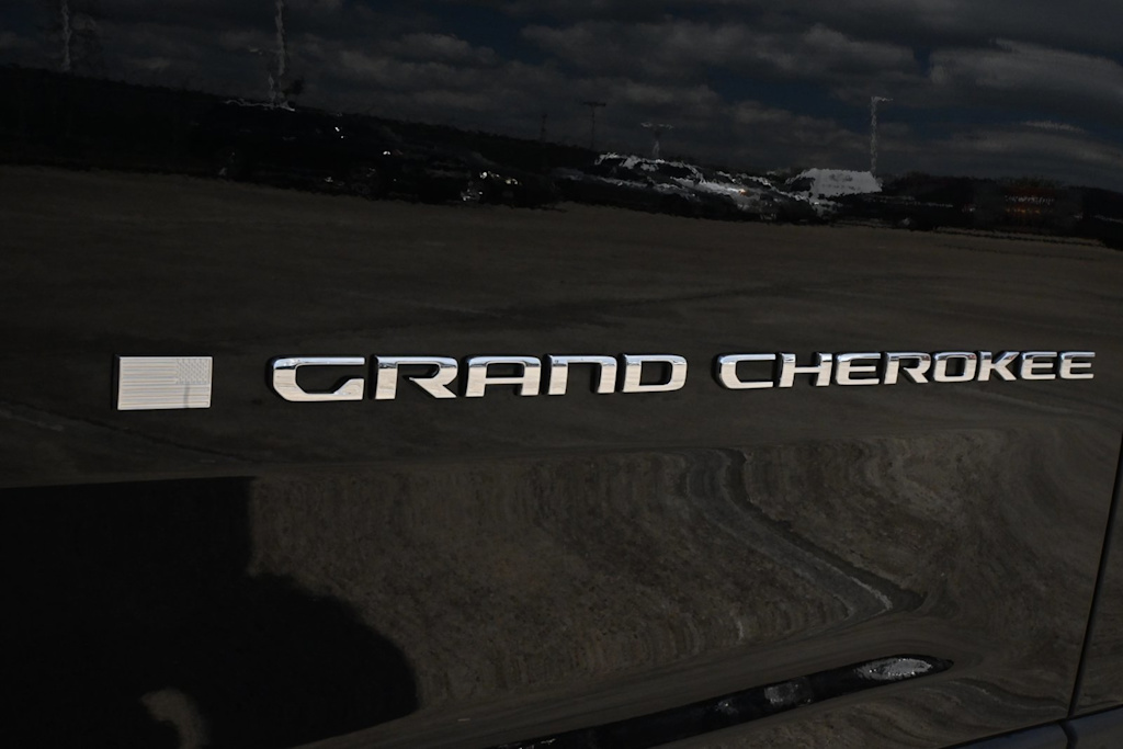 Thumbnail: 2022 Jeep Grand Cherokee - 7