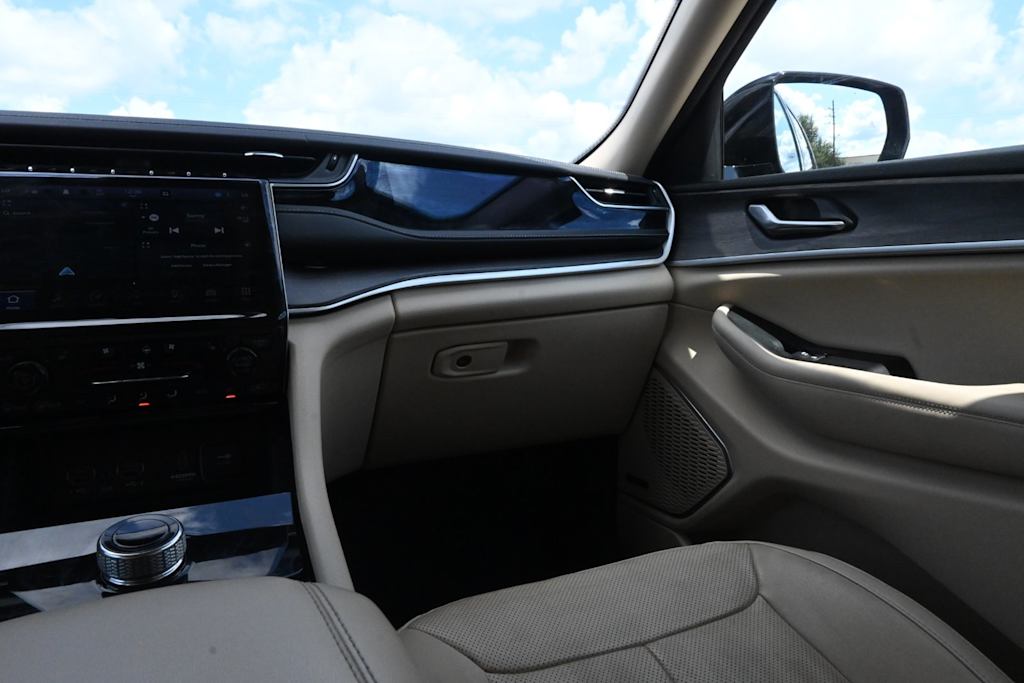 Thumbnail: 2022 Jeep Grand Cherokee - 21