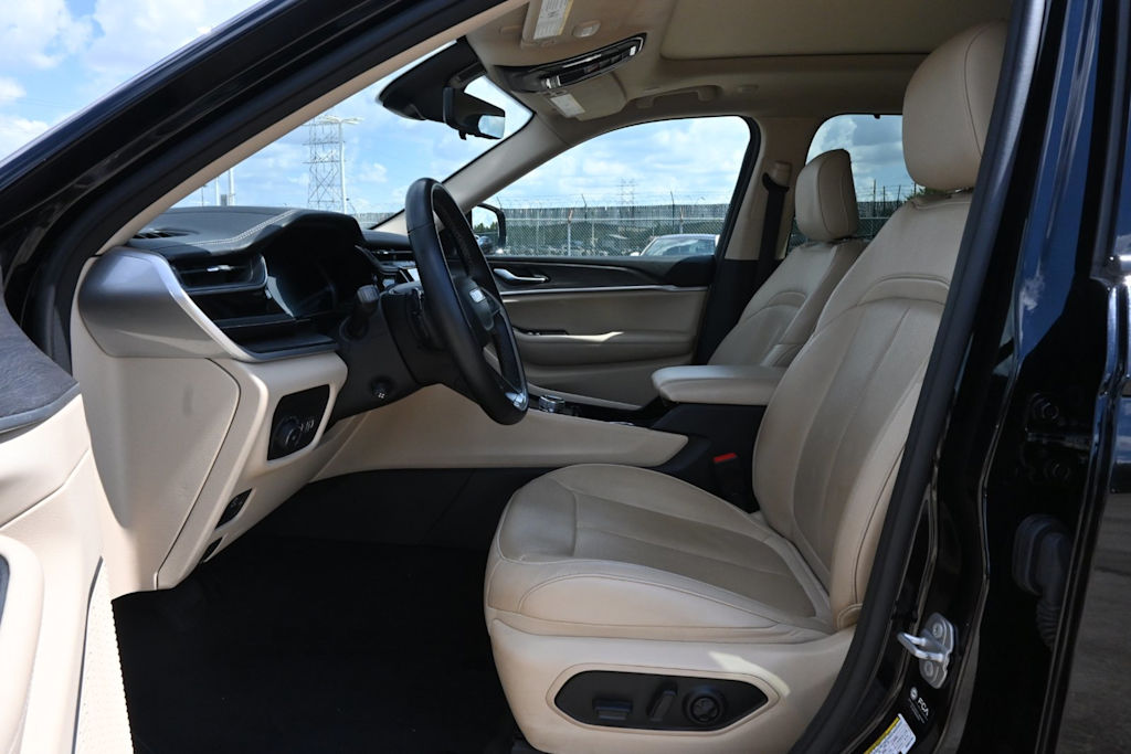 Thumbnail: 2022 Jeep Grand Cherokee - 10
