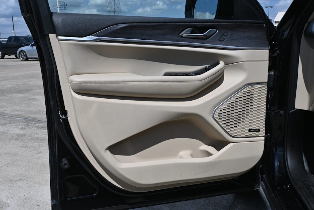 Thumbnail: 2022 Jeep Grand Cherokee - 26