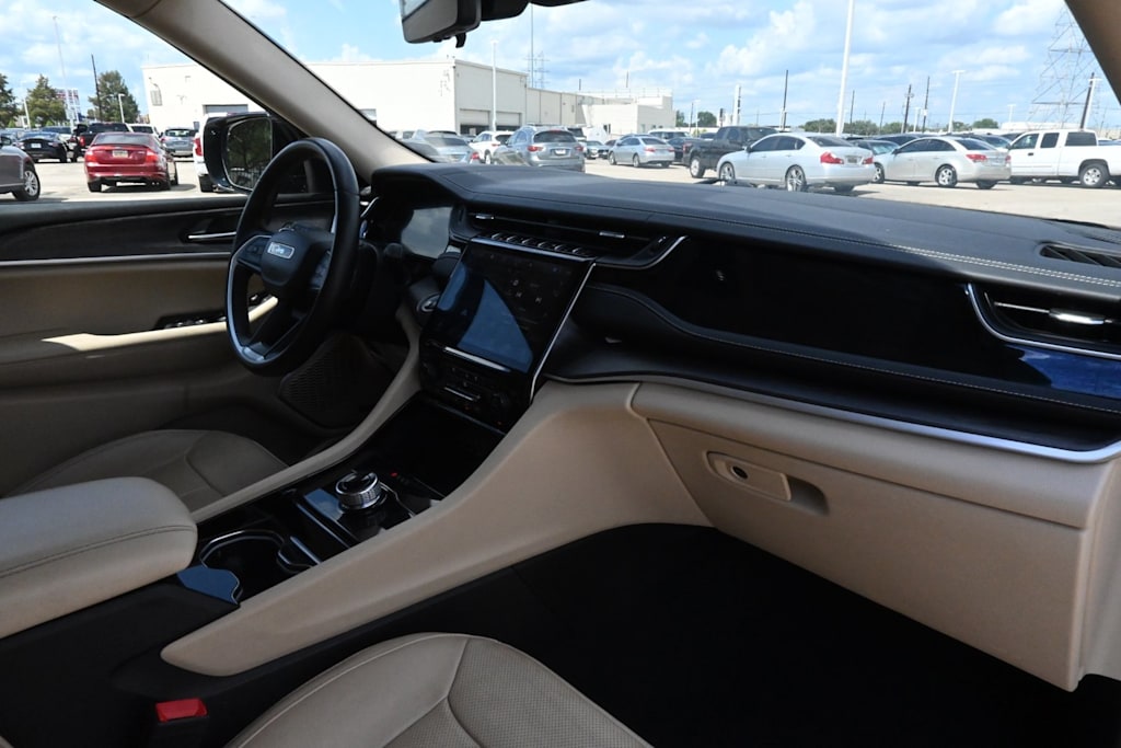 Thumbnail: 2022 Jeep Grand Cherokee - 14