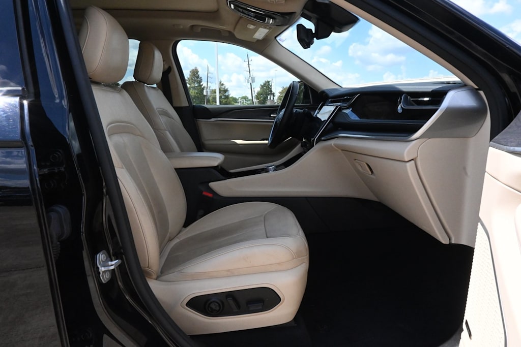 Thumbnail: 2022 Jeep Grand Cherokee - 11