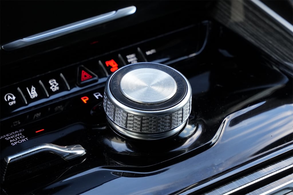 Thumbnail: 2022 Jeep Wagoneer - 22