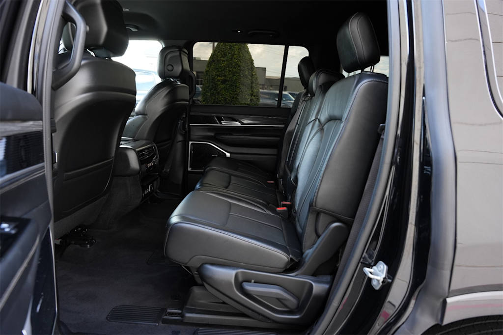 Thumbnail: 2022 Jeep Wagoneer - 12