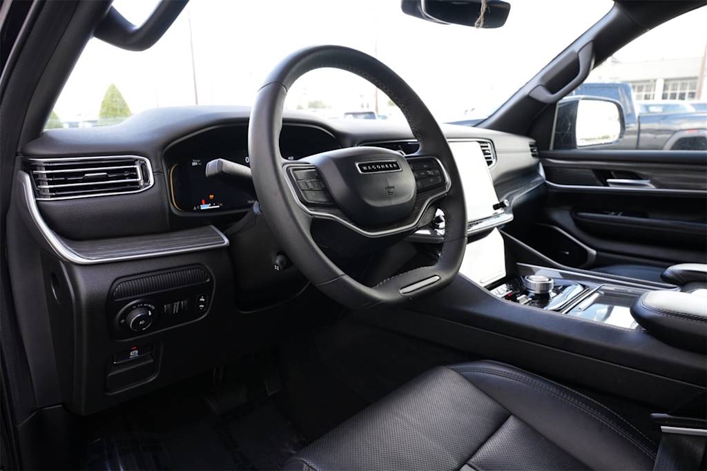 Thumbnail: 2022 Jeep Wagoneer - 13