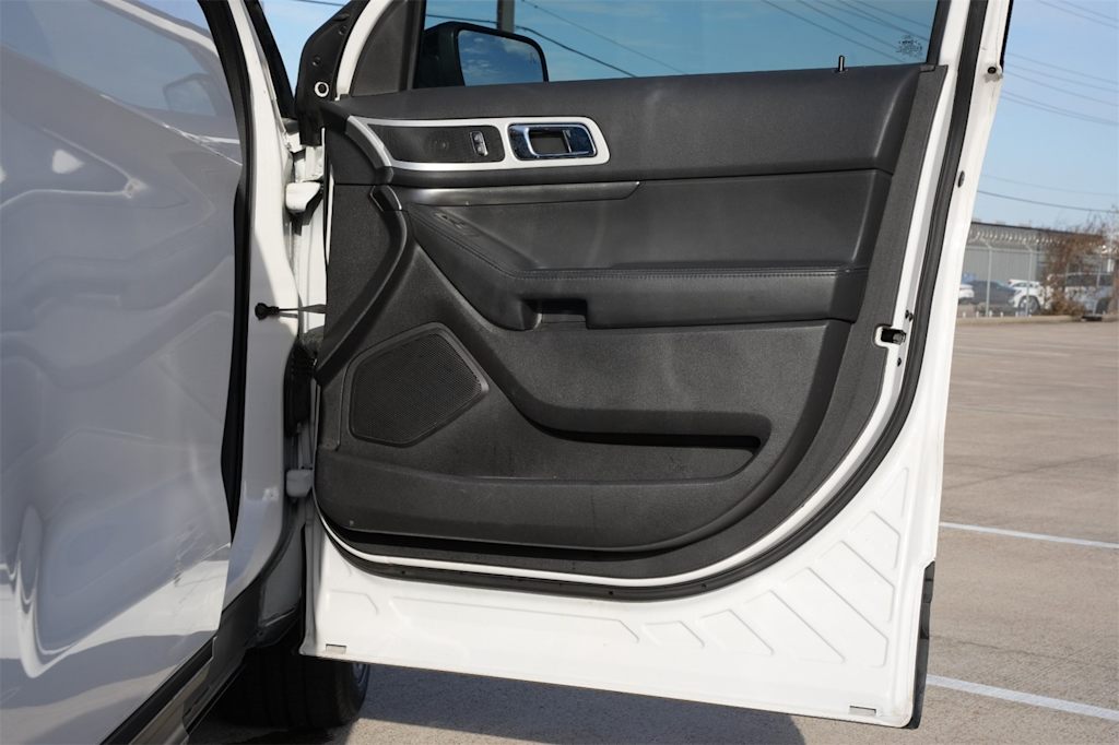 Thumbnail: 2015 Ford Explorer - 24