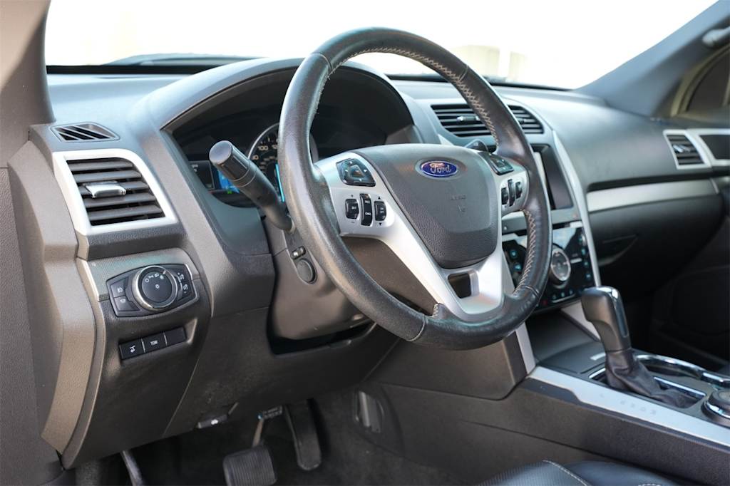 Thumbnail: 2015 Ford Explorer - 11