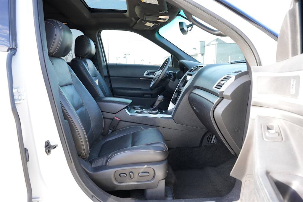 Thumbnail: 2015 Ford Explorer - 9