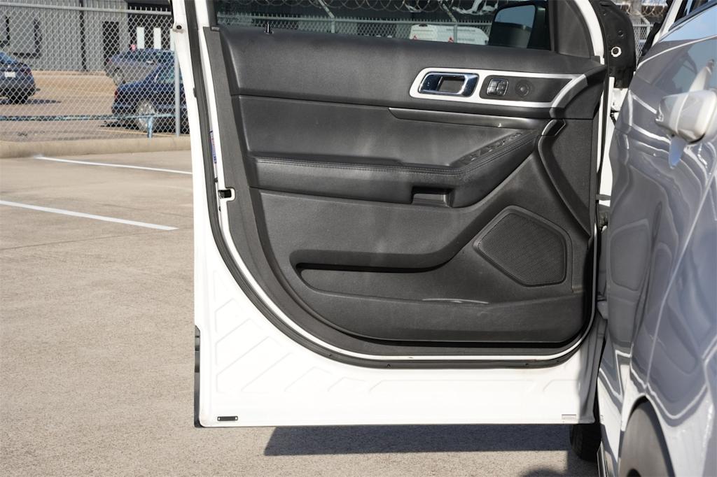 Thumbnail: 2015 Ford Explorer - 23