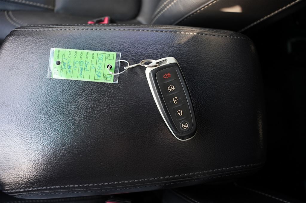 Thumbnail: 2015 Ford Explorer - 16