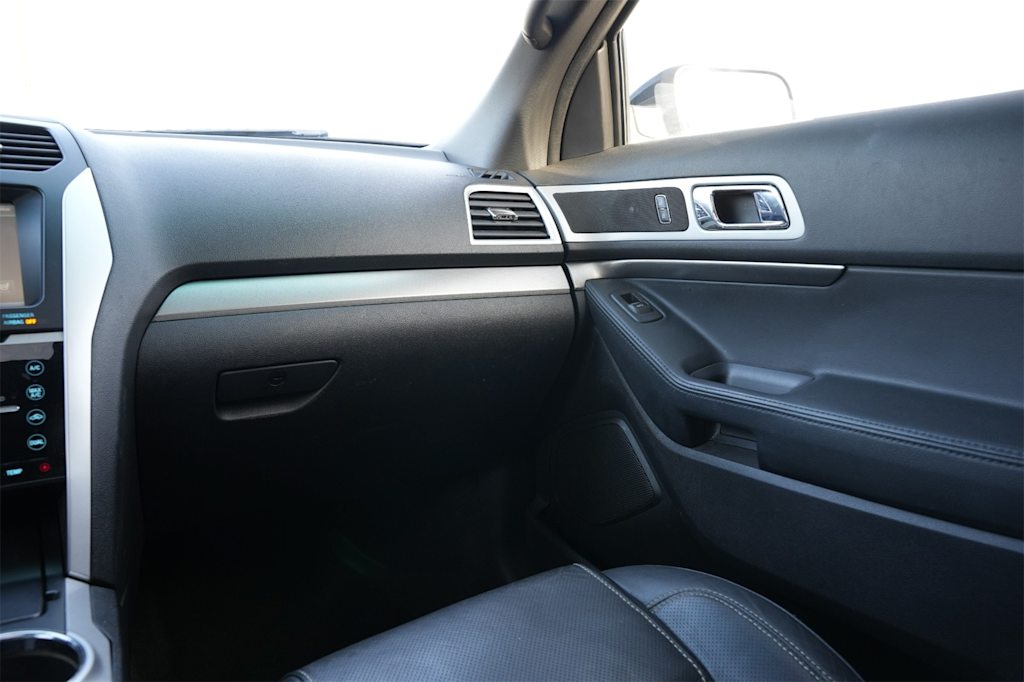 Thumbnail: 2015 Ford Explorer - 19