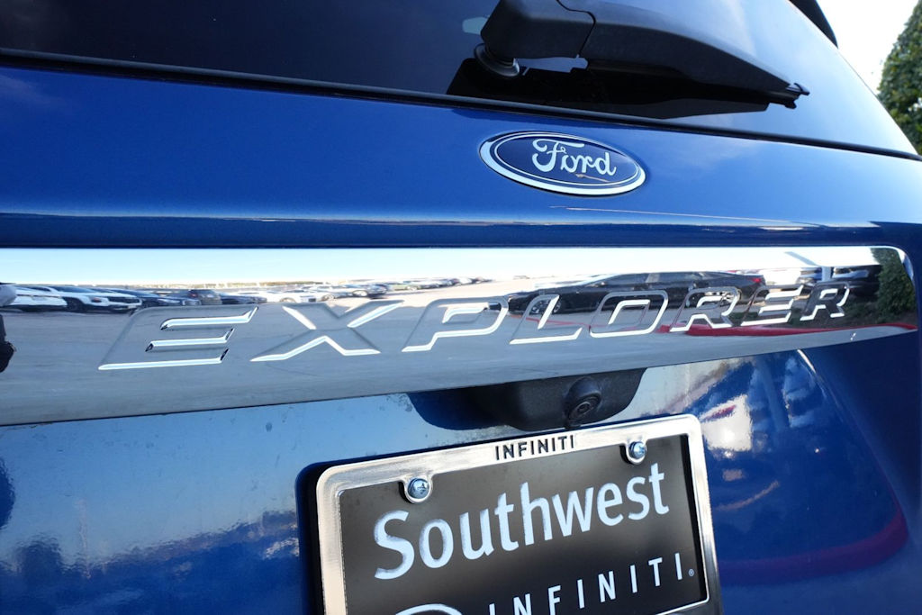 Thumbnail: 2022 Ford Explorer - 7