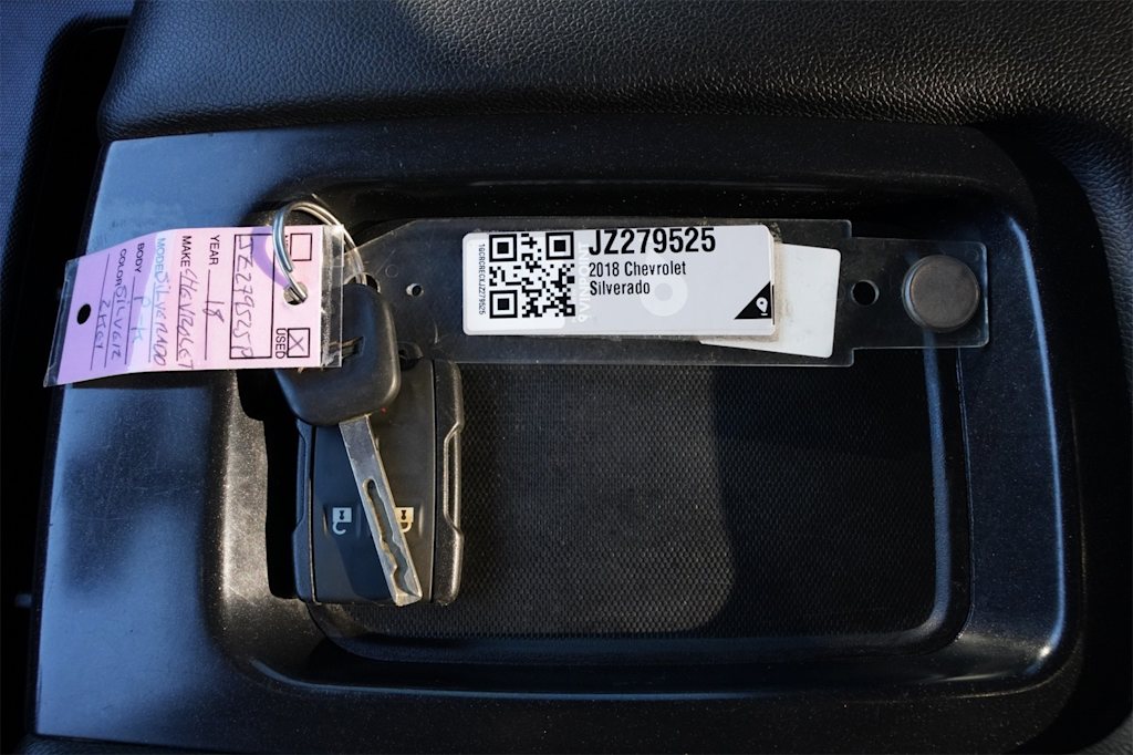 Thumbnail: 2018 Chevrolet Silverado 1500 - 19