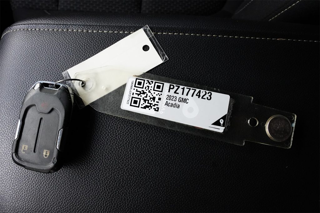 Thumbnail: 2023 GMC Acadia - 18