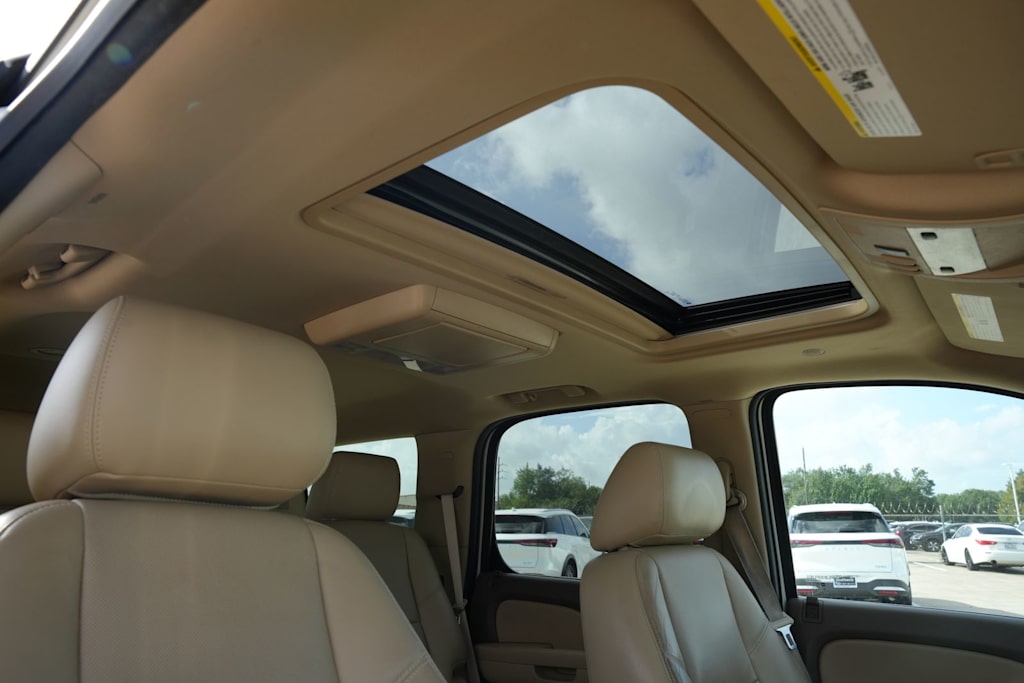 Thumbnail: 2014 Chevrolet Tahoe - 21
