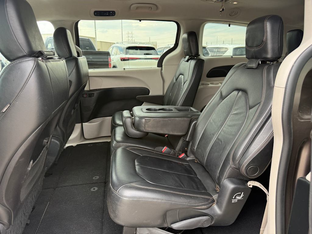Thumbnail: 2017 Chrysler Pacifica - 11