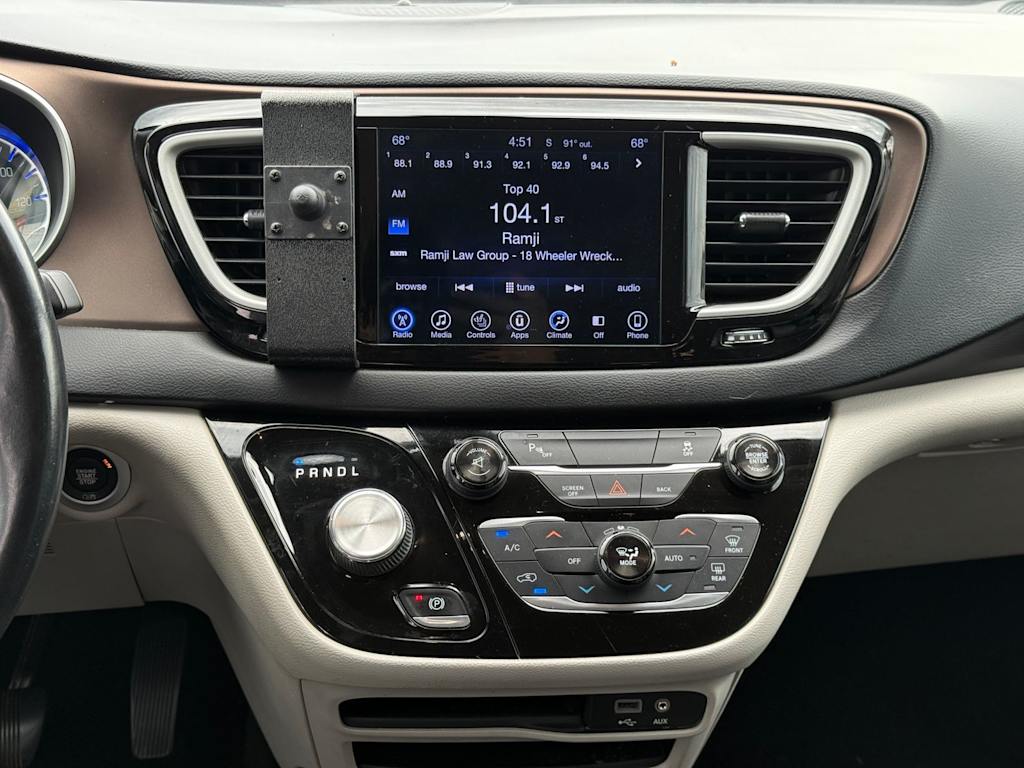 Thumbnail: 2017 Chrysler Pacifica - 14
