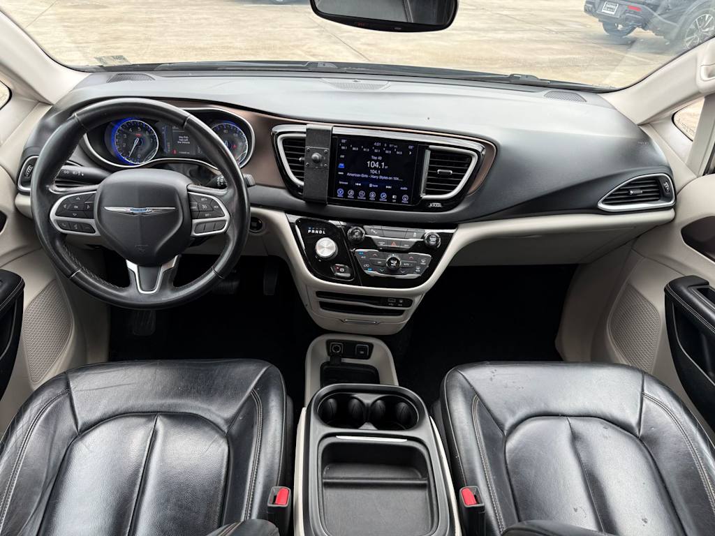 Thumbnail: 2017 Chrysler Pacifica - 2