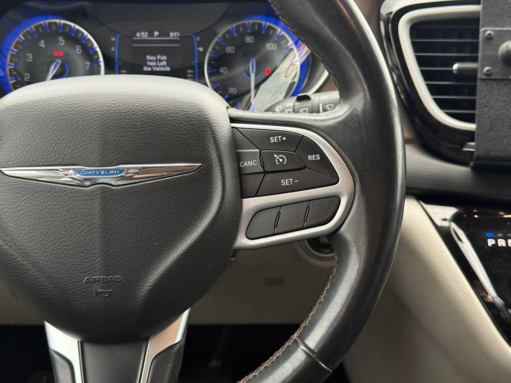 Thumbnail: 2017 Chrysler Pacifica - 20